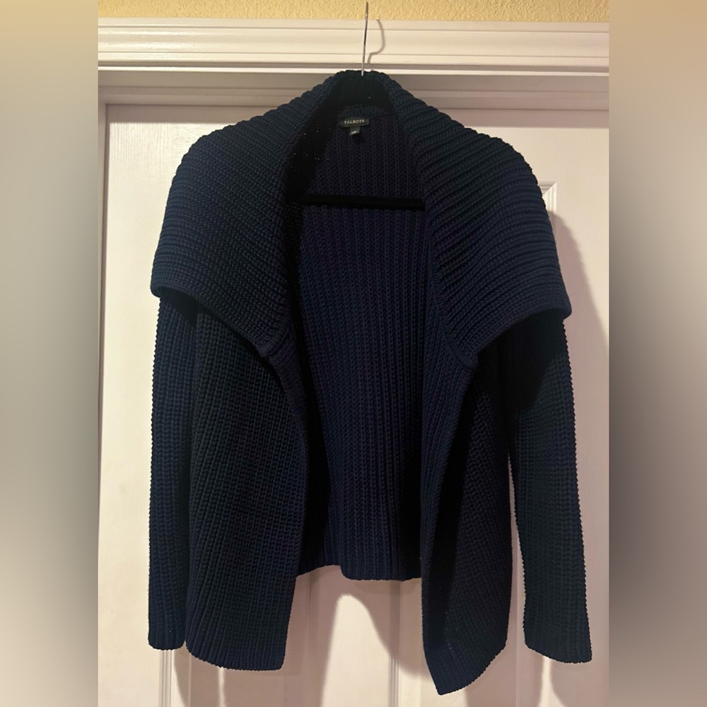 Women’s Talbots Blue Chunky Knit Wide Shawl Collar Open
Sweater Size Small.